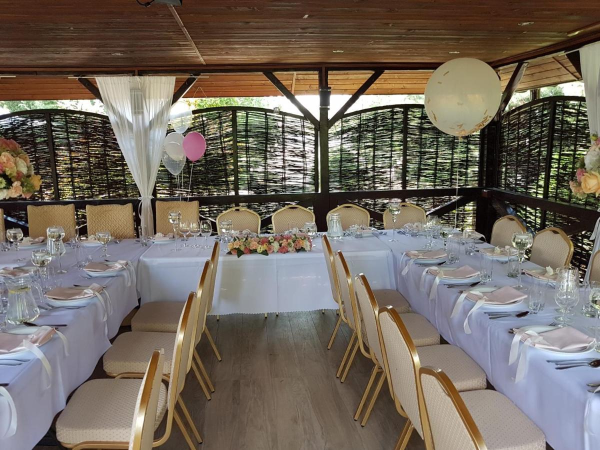 Albert Turystyczne Uslugi Hotelarskie Warschau Exterior foto