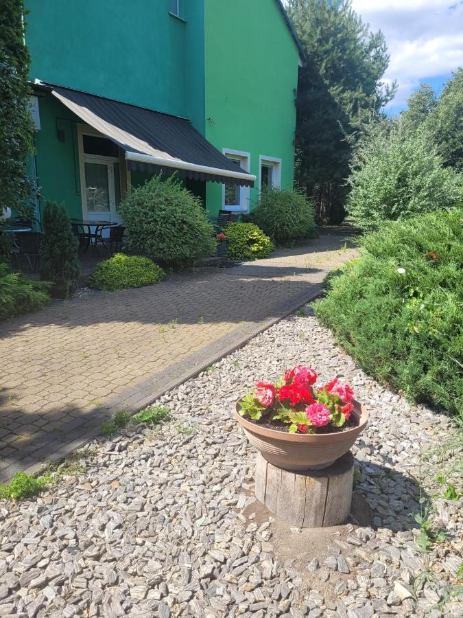 Albert Turystyczne Uslugi Hotelarskie Warschau Exterior foto
